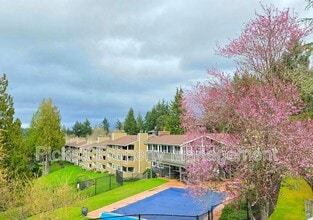 Building Photo - 20026 Vikings Crest NE