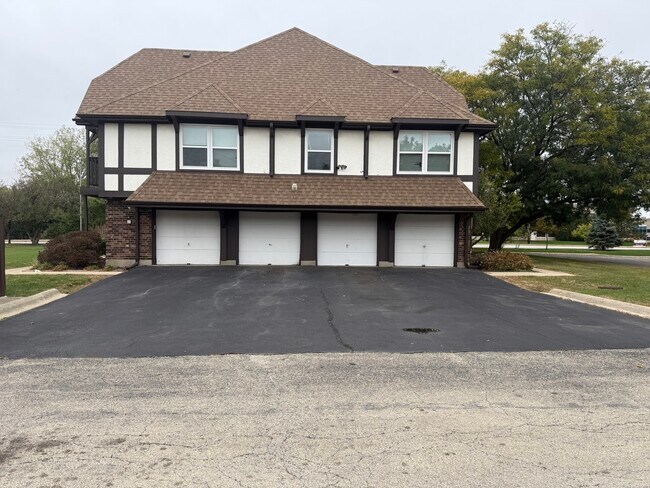 Primary Photo - 1642 Country Lakes Dr