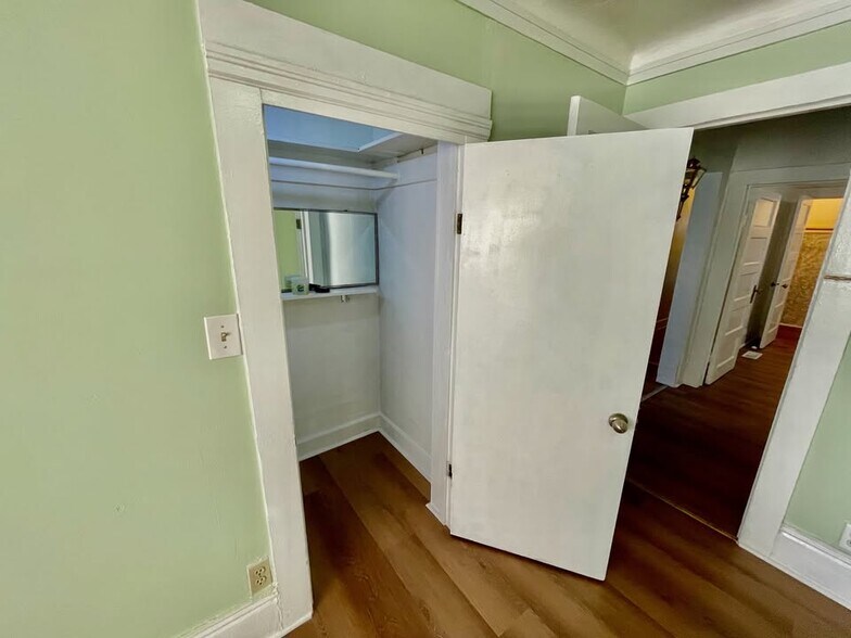 Building Photo - 475 Newton Ave