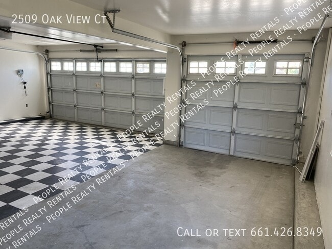 Building Photo - 2509 Oak View Ct