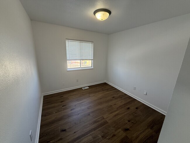 Building Photo - 4541 Dinosaur Ct