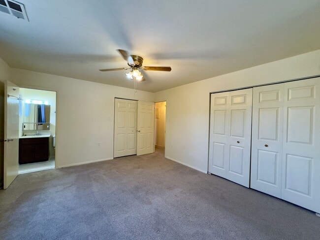 Building Photo - 2 Bedroom Condo in Pikesville/Courthaven