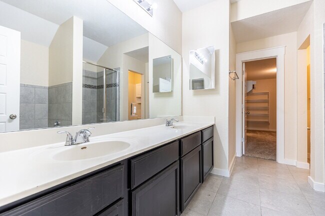 Building Photo - 142 Destiny Dr