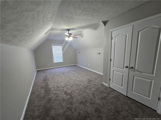 Building Photo - 150 Bear Creek Dr