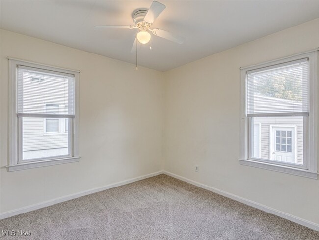 Building Photo - 2703 Oakwood Dr