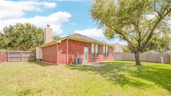Building Photo - 229 River Basin Ln