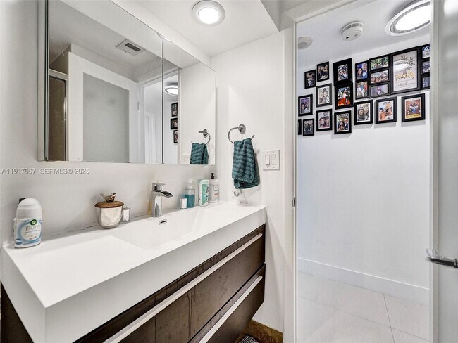 Building Photo - 20281 E Country Club Dr