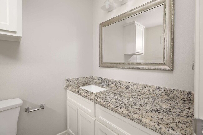 Building Photo - "Spacious 3-Bed Oasis with Granite Elegance in Weslaco!"