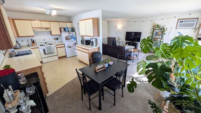 Building Photo - Spacious 3-Bedroom -- Available July 1st!