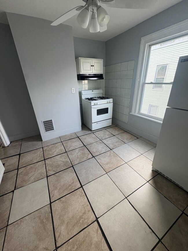 Building Photo - 39 Jane St