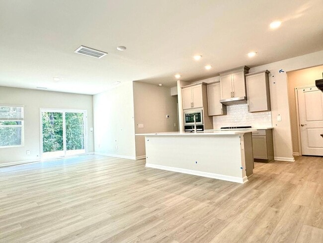Building Photo - 433 Squirrel Oaks Ln