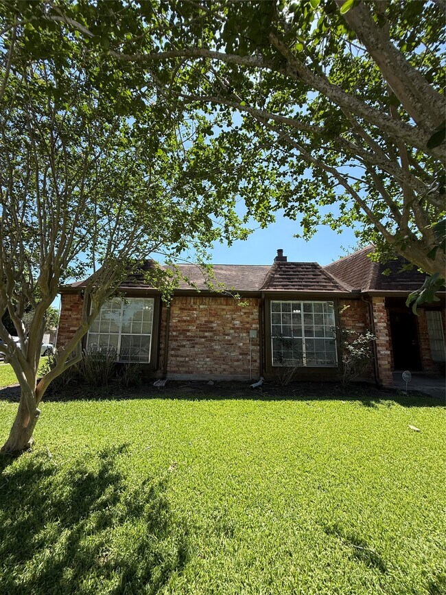 Building Photo - 9503 Homeland Dr