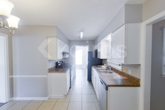 Building Photo - 5824 Tam Oshanter Ave