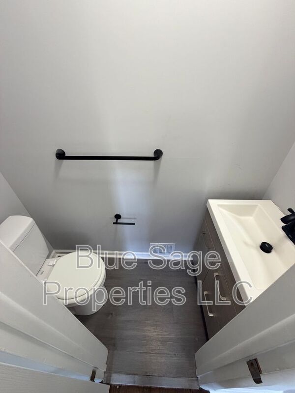 Building Photo - 205 Juniper Rd