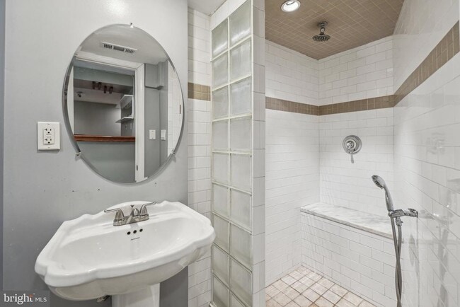 Building Photo - 4006 Dubois Ct