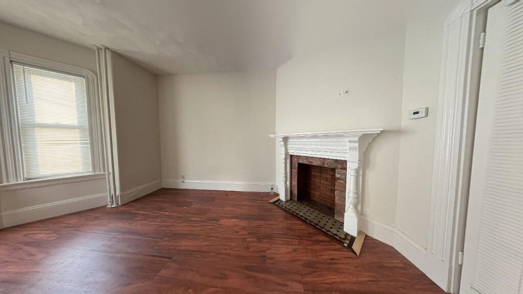 Building Photo - 206 Byron St