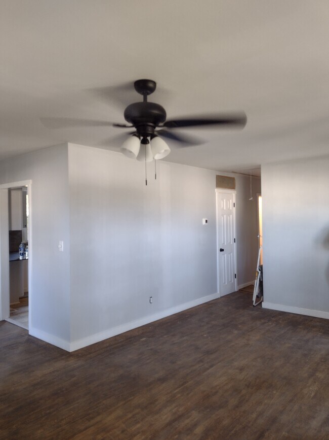 Building Photo - 2525 Deerfield Dr