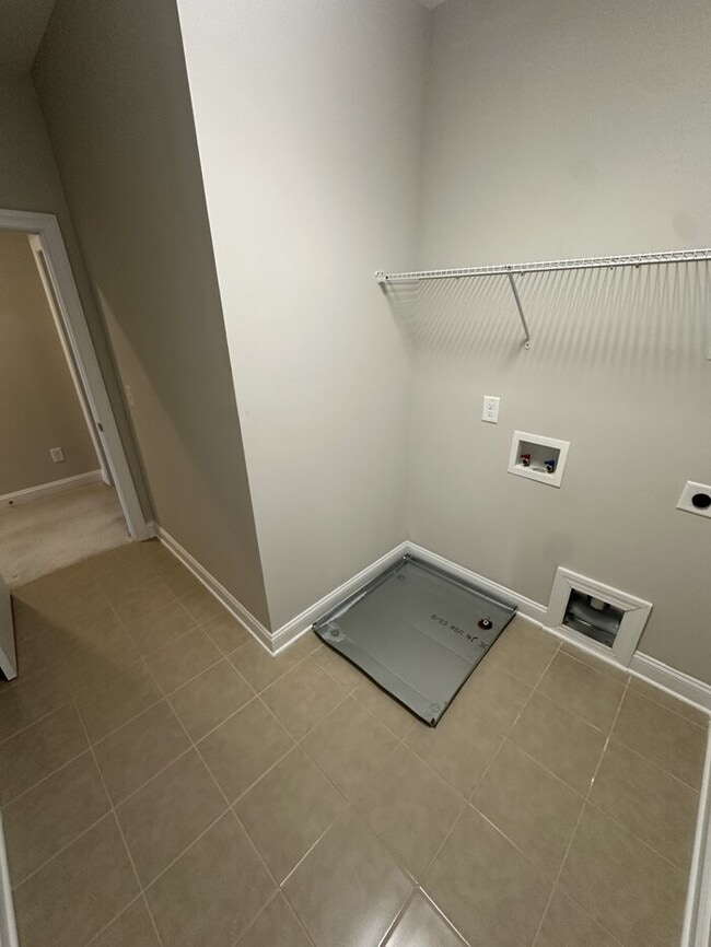 Building Photo - 4222 Vallonia Dr