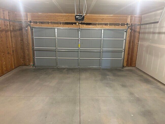 Building Photo - First Month Free   Newly Built Townhouse