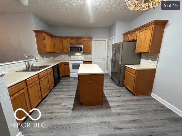 Building Photo - 5548 James Blair Dr