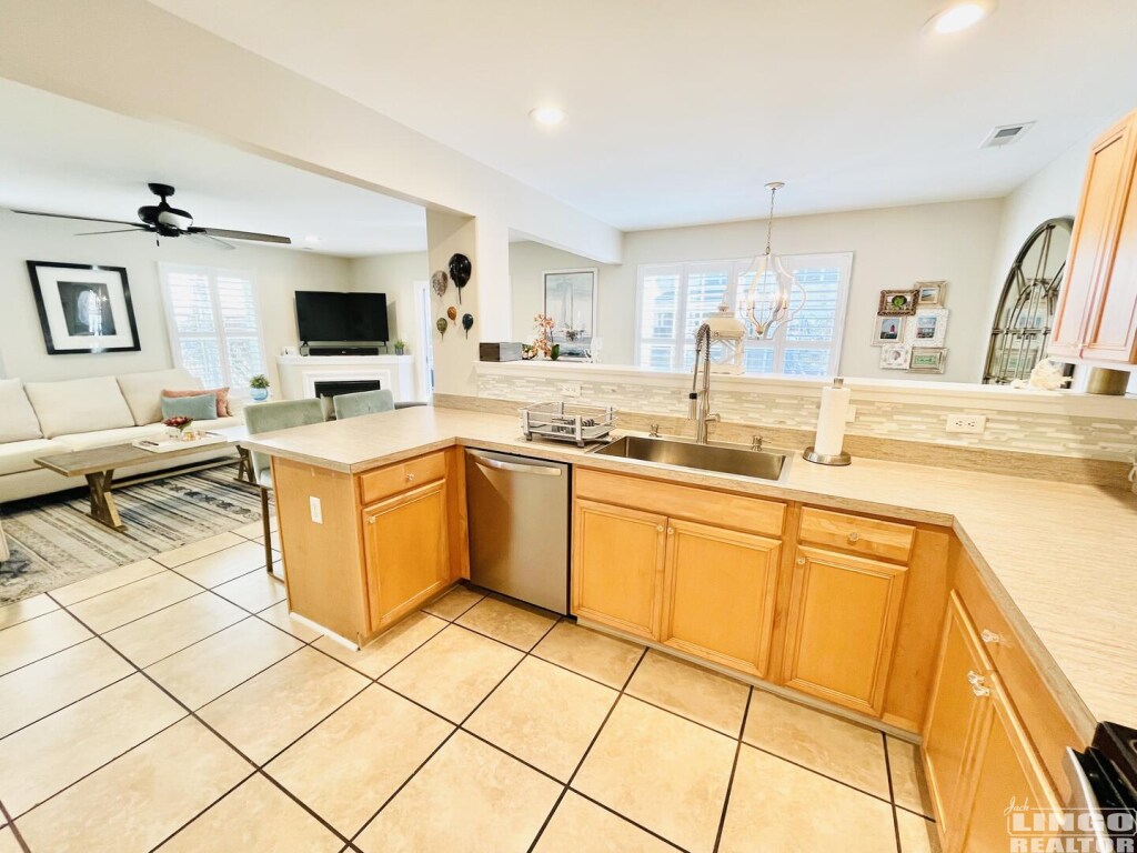 Kitchen - 20256 Simonton Ct