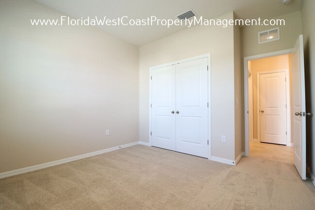 Building Photo - 16465 Woodside Gln