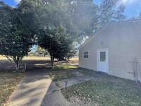 Building Photo - 5864 Tanglewood Dr