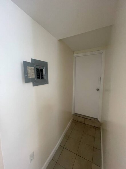 Primary Photo - 839 Montgomery St