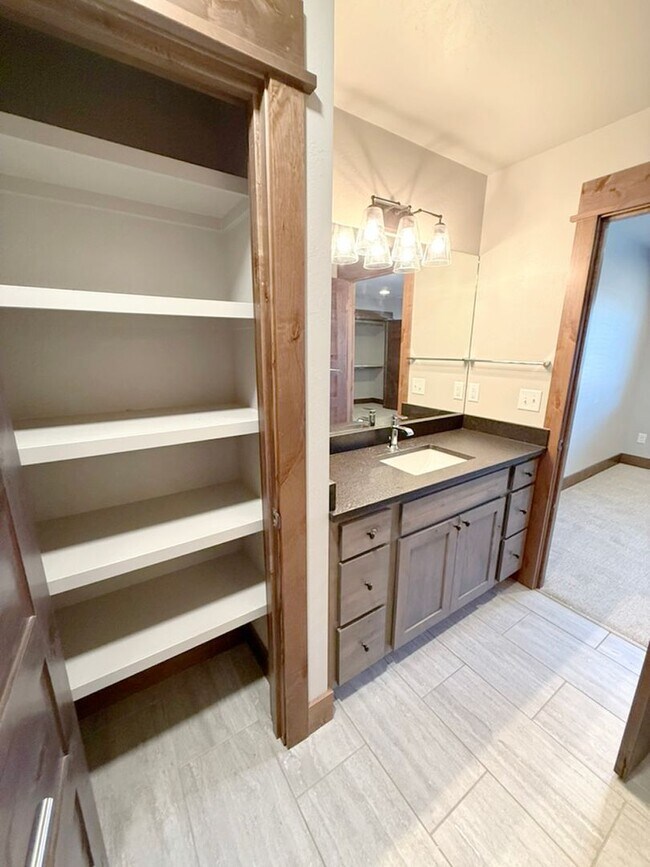 Building Photo - Luxury Condo, Center of Bozeman