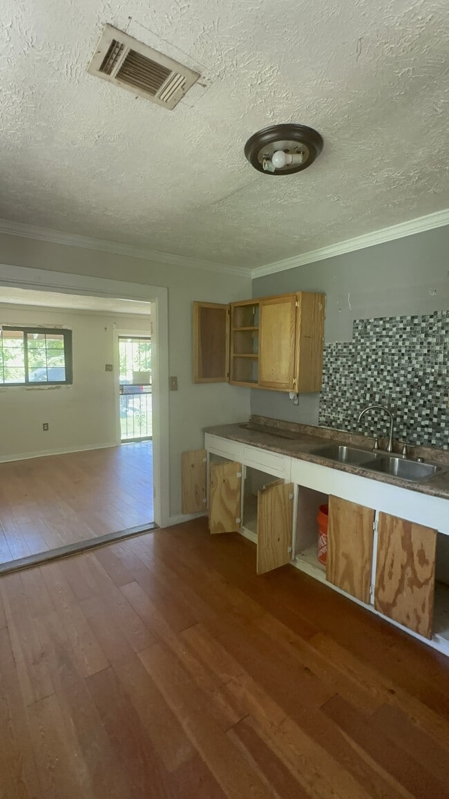 Building Photo - 1004 Lanier Ave