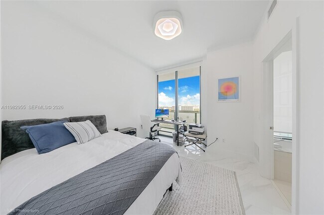 Building Photo - 480 NE 31st St