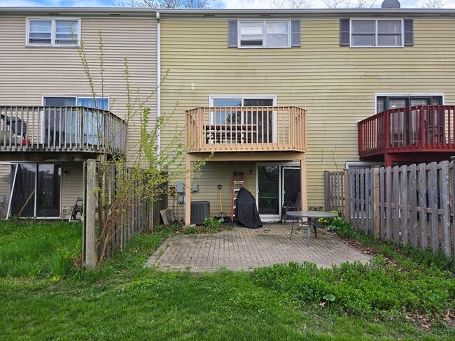 Building Photo - 935 Banbury Ct