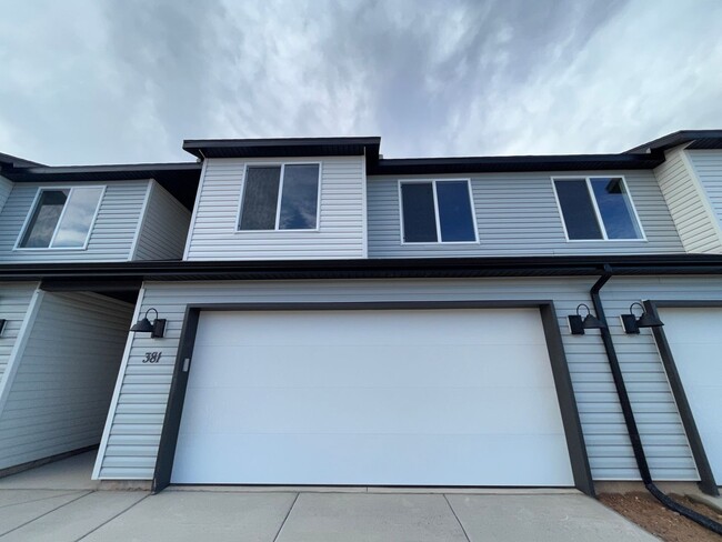 Primary Photo - Beautiful Four Bed Townhome!!