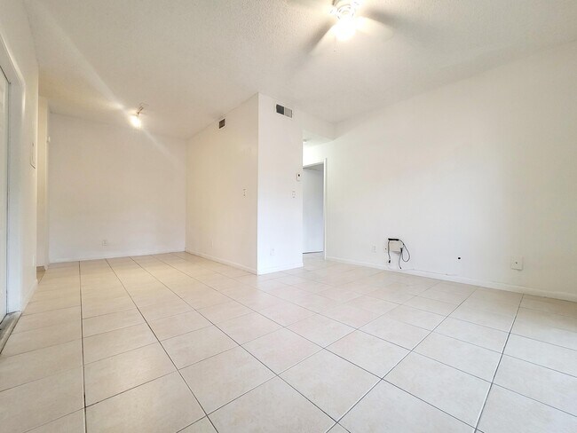 Building Photo - 611 Cypress Lake Blvd