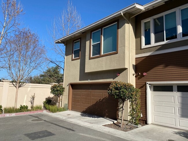 Building Photo - Available soon is the IDEAL TOWNHOUSE for ...
