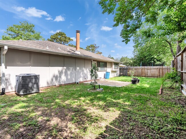 Building Photo - 2554 Olympus Dr