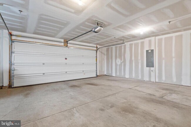 Building Photo - 420 Mayer Pl