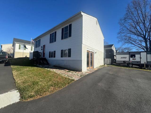 Building Photo - "Charming 4-Bed Home with Finished Basement & Gleaming Hardwood Floors in Marshall, VA!"
