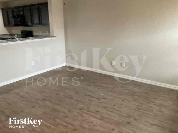 Building Photo - 664 River Garden Dr