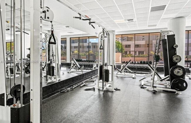 Building Photo - 1800 NE 114th St