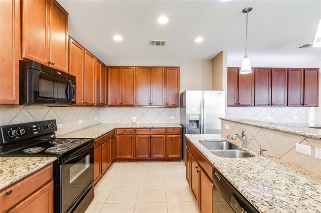 Building Photo - 868 Water Hyacinth Loop