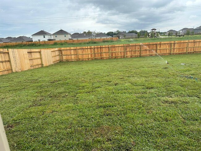 Building Photo - 9231 Redwood Br Dr
