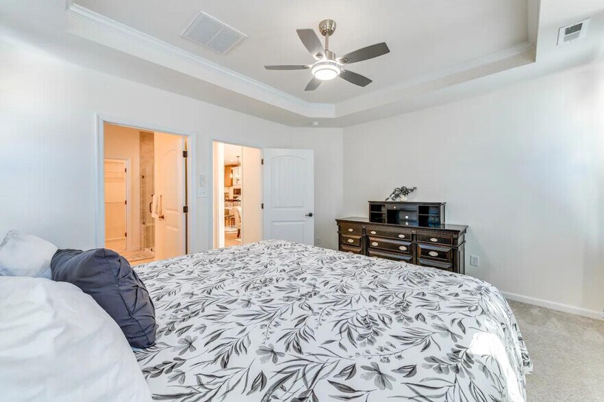 Building Photo - 8749 Bethany Crk Ave