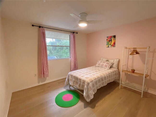 Building Photo - 4489 Oak View Dr