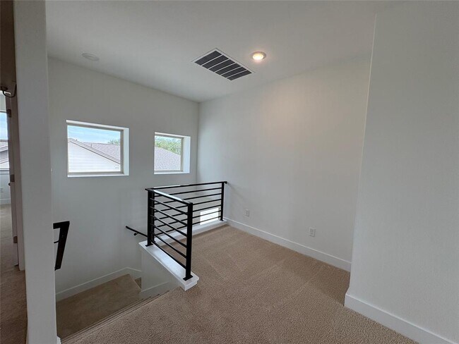 Building Photo - 400 Treadwell Ln