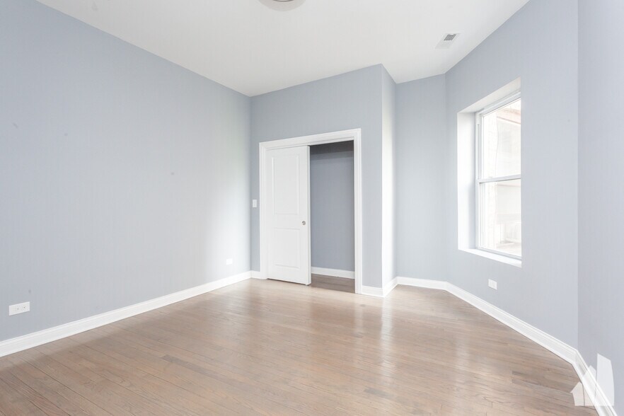 Building Photo - 5130 S Greenwood Ave