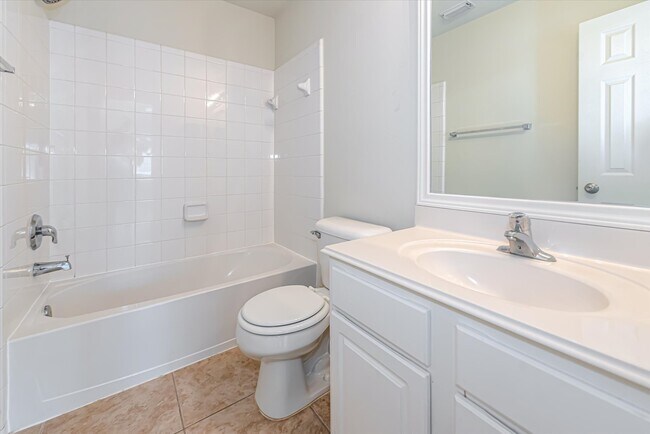 Building Photo - 14 Nestlewood Pl