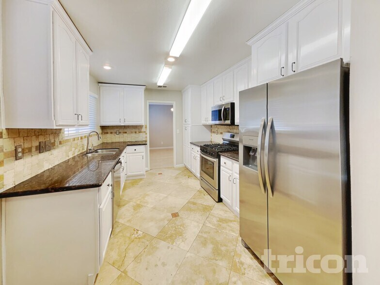 Building Photo - 3143 Regal Oak Dr