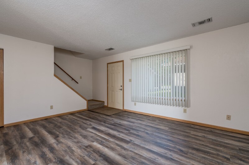 Building Photo - 619 Burton Ln