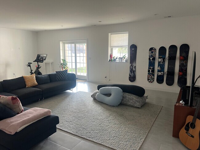 Building Photo - 111-113 Lincoln Ave